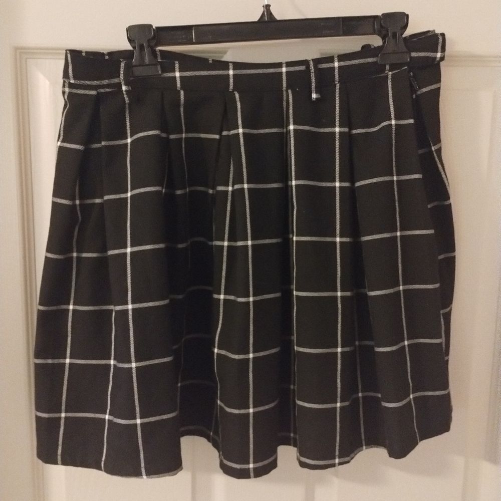Hot Topic Black and White Plaid Mini Skirt Size XL
